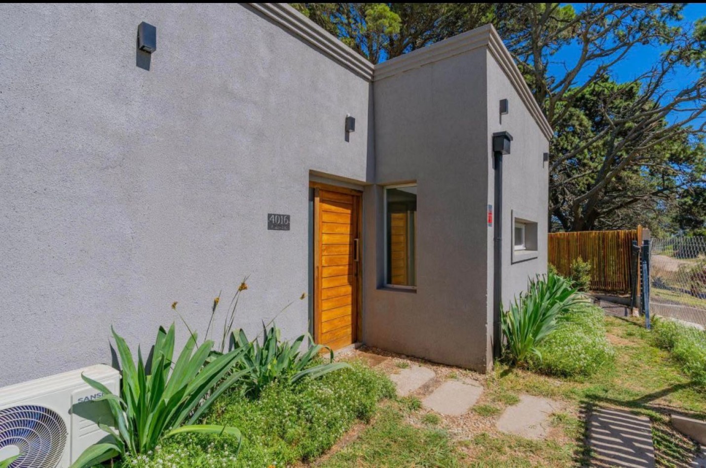 Casa moderna de 4 ambientes z/Los Acantilados