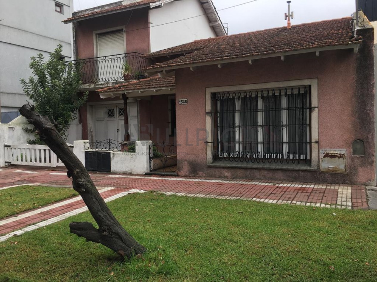 Chalet a metros de Av Luro y Champagnat