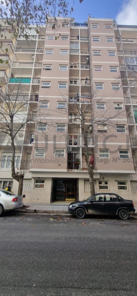 1 amb. al frente c/balcon BROWN Y CORRIENTES