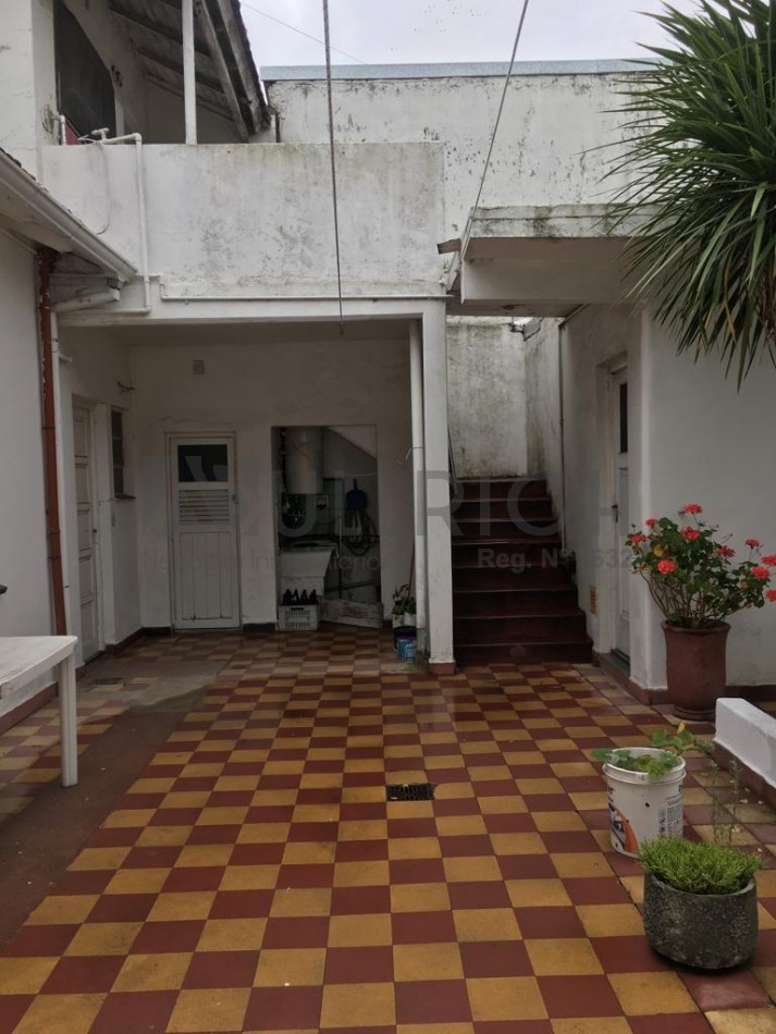 Chalet a metros de Av Luro y Champagnat