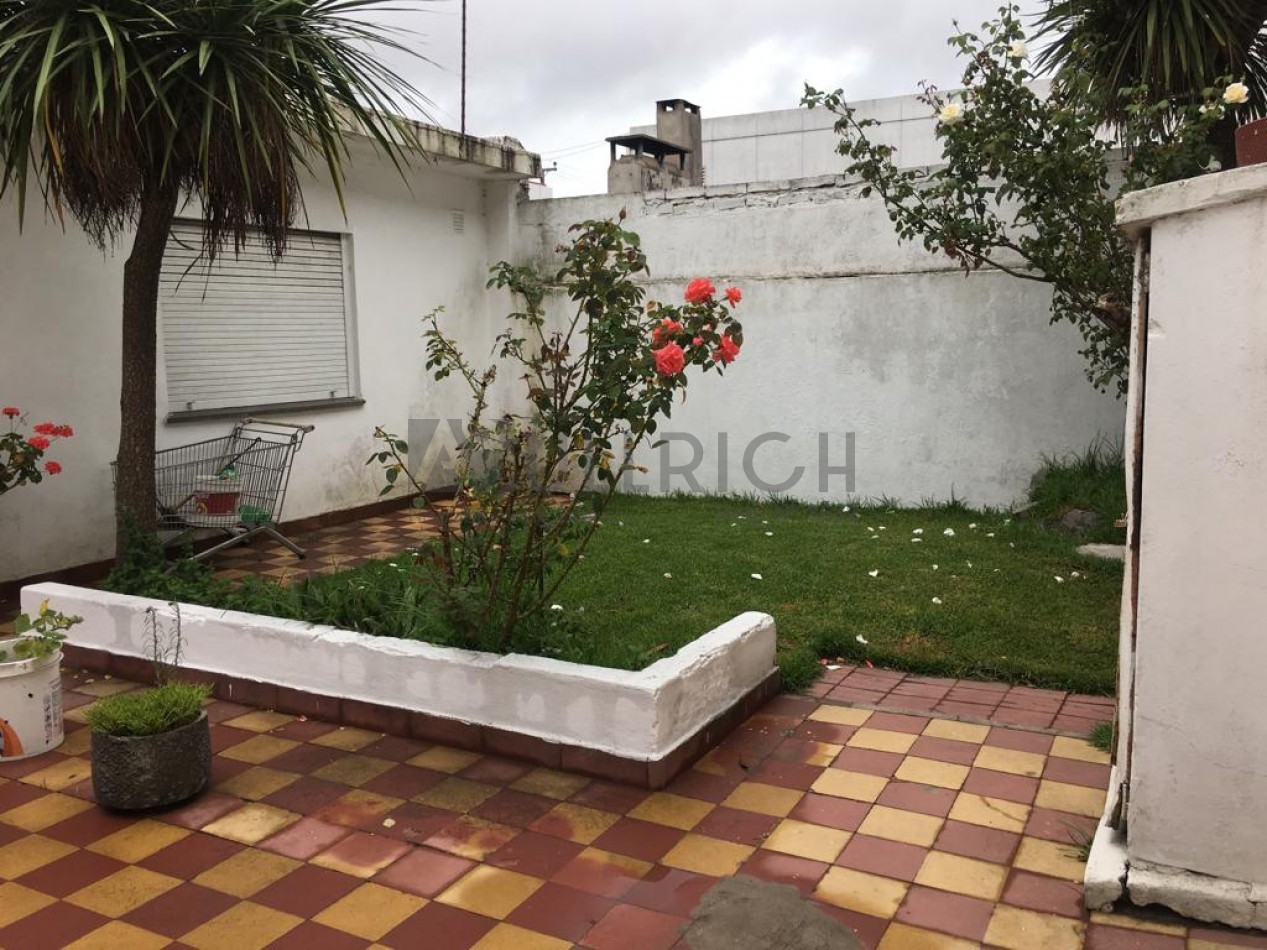 Chalet a metros de Av Luro y Champagnat