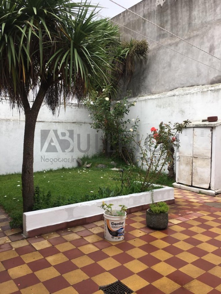 Chalet a metros de Av Luro y Champagnat
